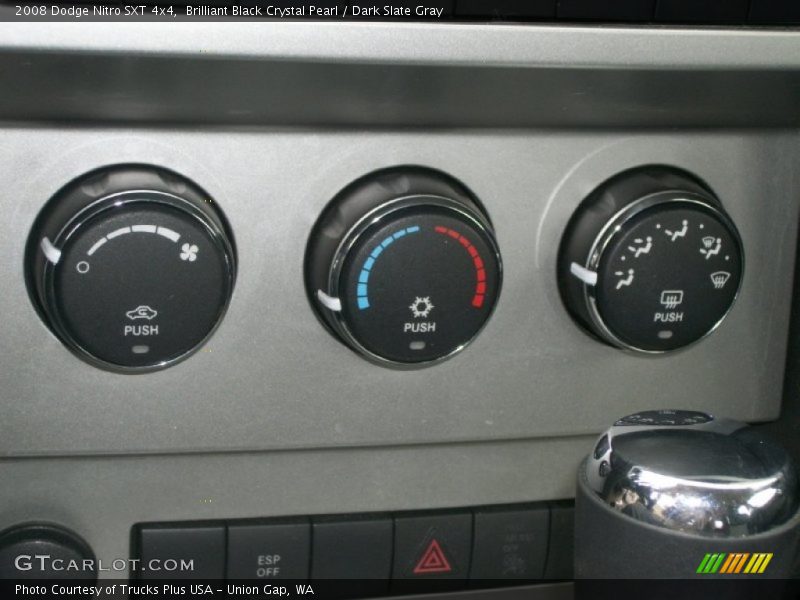 Brilliant Black Crystal Pearl / Dark Slate Gray 2008 Dodge Nitro SXT 4x4