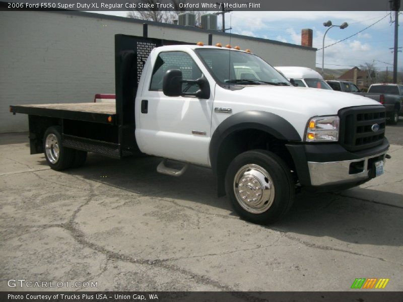 Oxford White / Medium Flint 2006 Ford F550 Super Duty XL Regular Cab Stake Truck