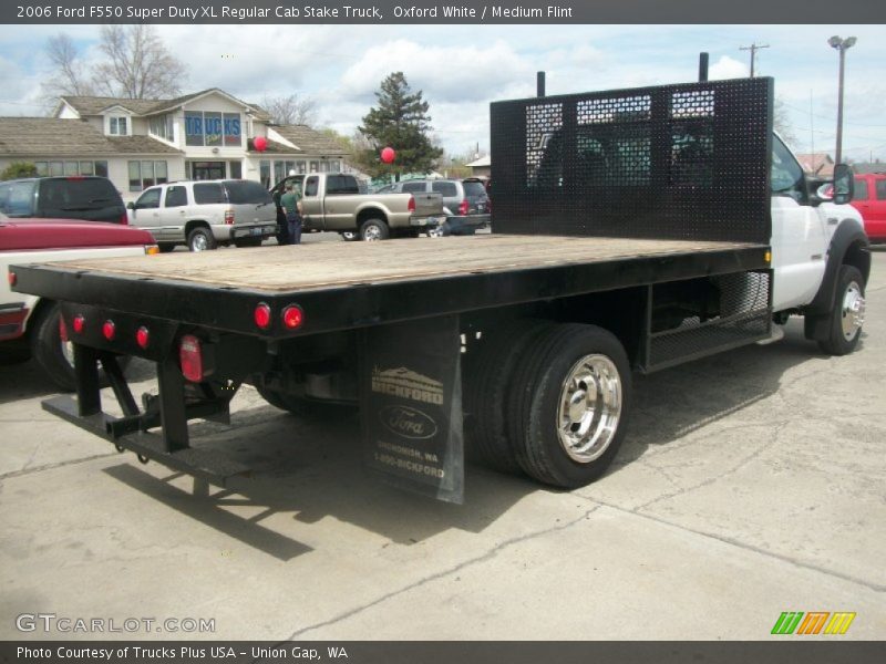 Oxford White / Medium Flint 2006 Ford F550 Super Duty XL Regular Cab Stake Truck