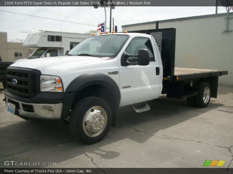 Oxford White / Medium Flint 2006 Ford F550 Super Duty XL Regular Cab Stake Truck