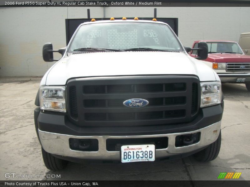 Oxford White / Medium Flint 2006 Ford F550 Super Duty XL Regular Cab Stake Truck
