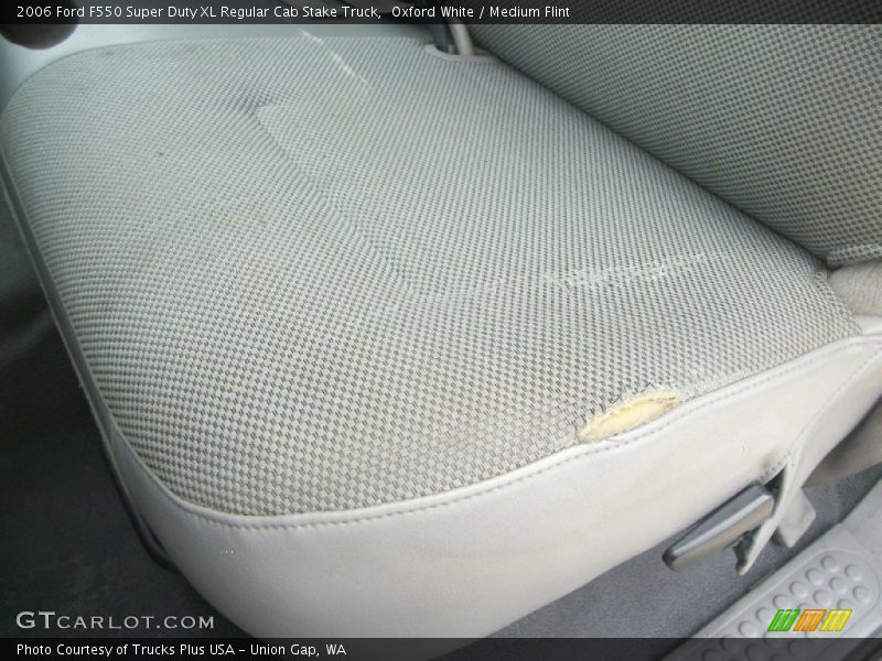 Oxford White / Medium Flint 2006 Ford F550 Super Duty XL Regular Cab Stake Truck