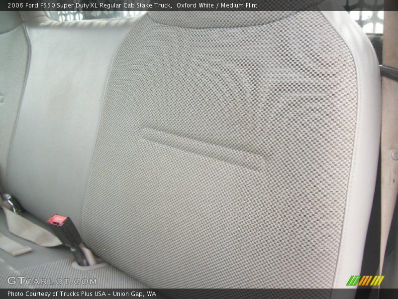 Oxford White / Medium Flint 2006 Ford F550 Super Duty XL Regular Cab Stake Truck
