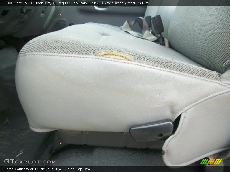 Oxford White / Medium Flint 2006 Ford F550 Super Duty XL Regular Cab Stake Truck