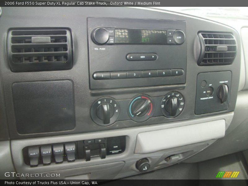 Oxford White / Medium Flint 2006 Ford F550 Super Duty XL Regular Cab Stake Truck