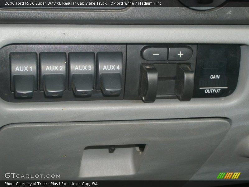 Oxford White / Medium Flint 2006 Ford F550 Super Duty XL Regular Cab Stake Truck