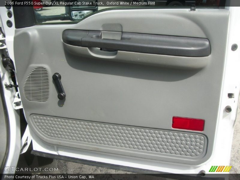 Oxford White / Medium Flint 2006 Ford F550 Super Duty XL Regular Cab Stake Truck