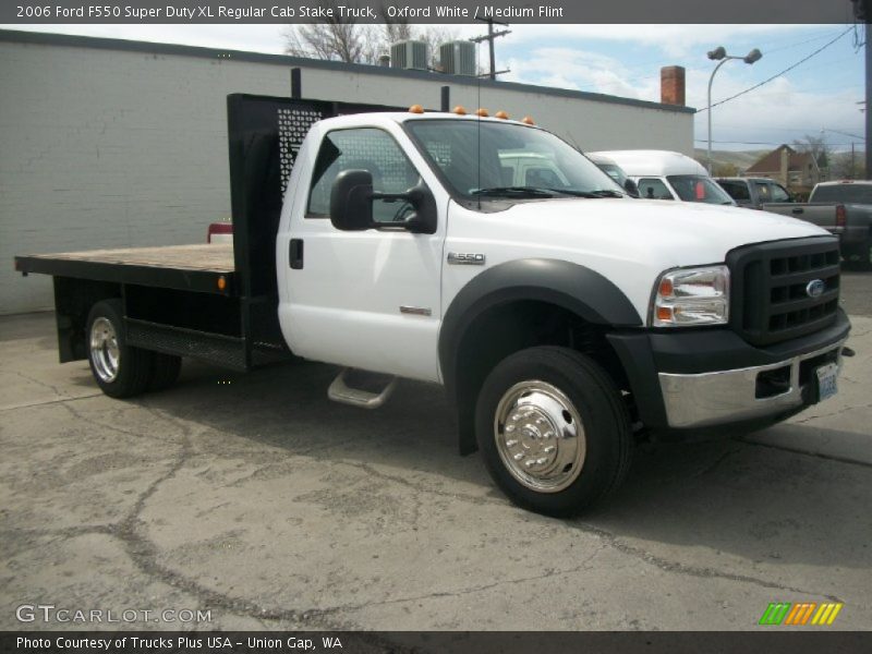 Oxford White / Medium Flint 2006 Ford F550 Super Duty XL Regular Cab Stake Truck