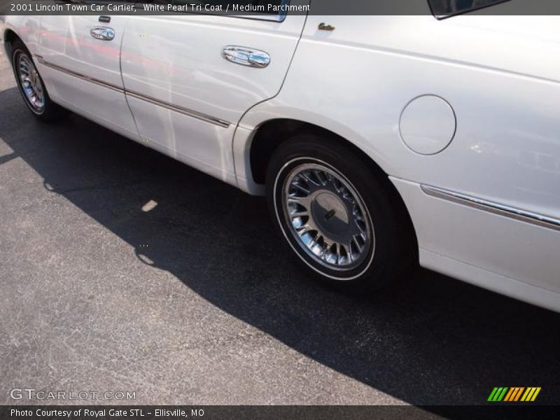 White Pearl Tri Coat / Medium Parchment 2001 Lincoln Town Car Cartier