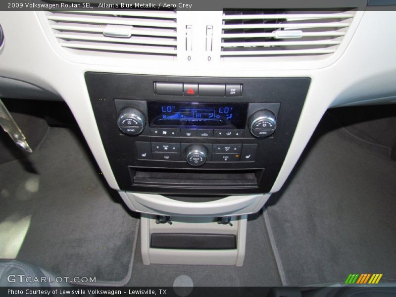 Atlantis Blue Metallic / Aero Grey 2009 Volkswagen Routan SEL