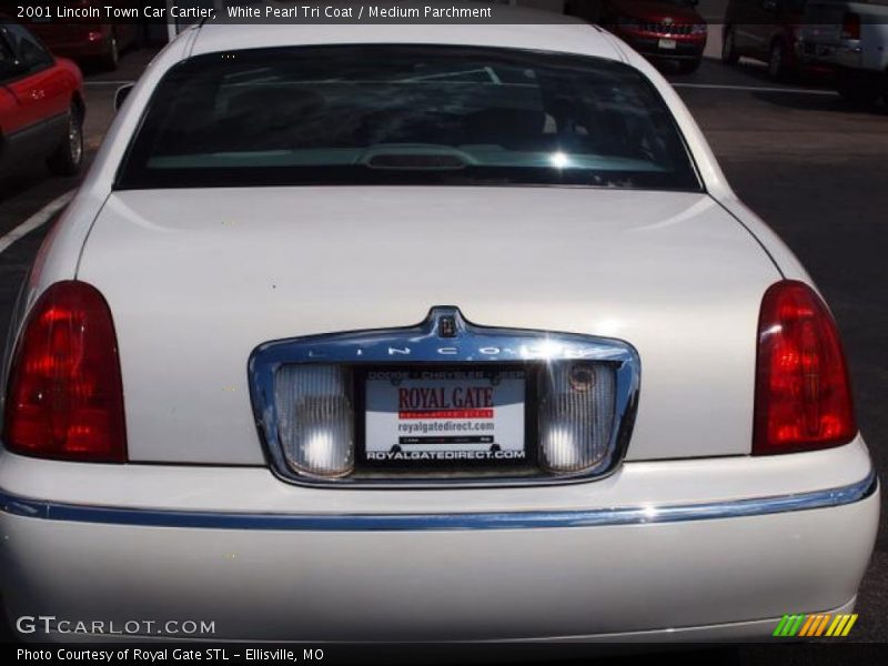 White Pearl Tri Coat / Medium Parchment 2001 Lincoln Town Car Cartier