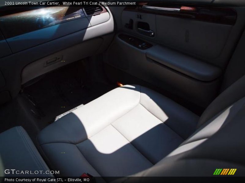 White Pearl Tri Coat / Medium Parchment 2001 Lincoln Town Car Cartier
