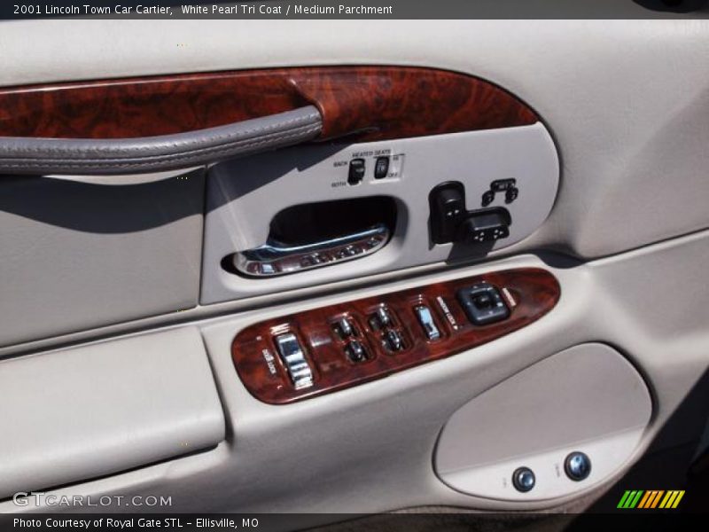 White Pearl Tri Coat / Medium Parchment 2001 Lincoln Town Car Cartier