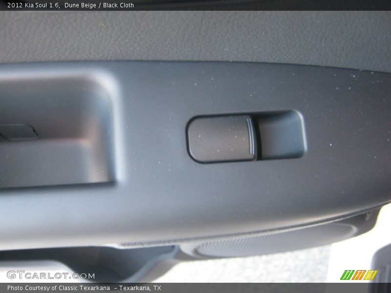 Dune Beige / Black Cloth 2012 Kia Soul 1.6