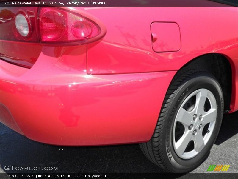 Victory Red / Graphite 2004 Chevrolet Cavalier LS Coupe