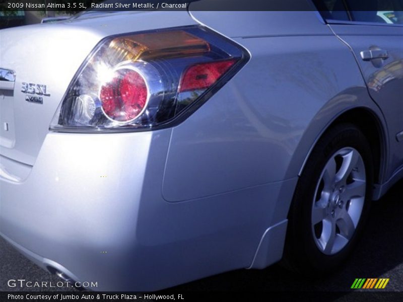 Radiant Silver Metallic / Charcoal 2009 Nissan Altima 3.5 SL