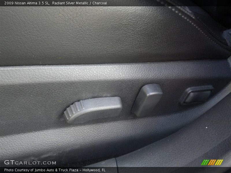 Radiant Silver Metallic / Charcoal 2009 Nissan Altima 3.5 SL