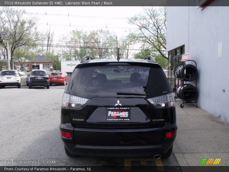 Labrador Black Pearl / Black 2010 Mitsubishi Outlander ES 4WD