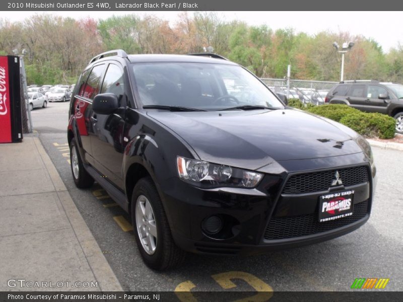 Labrador Black Pearl / Black 2010 Mitsubishi Outlander ES 4WD