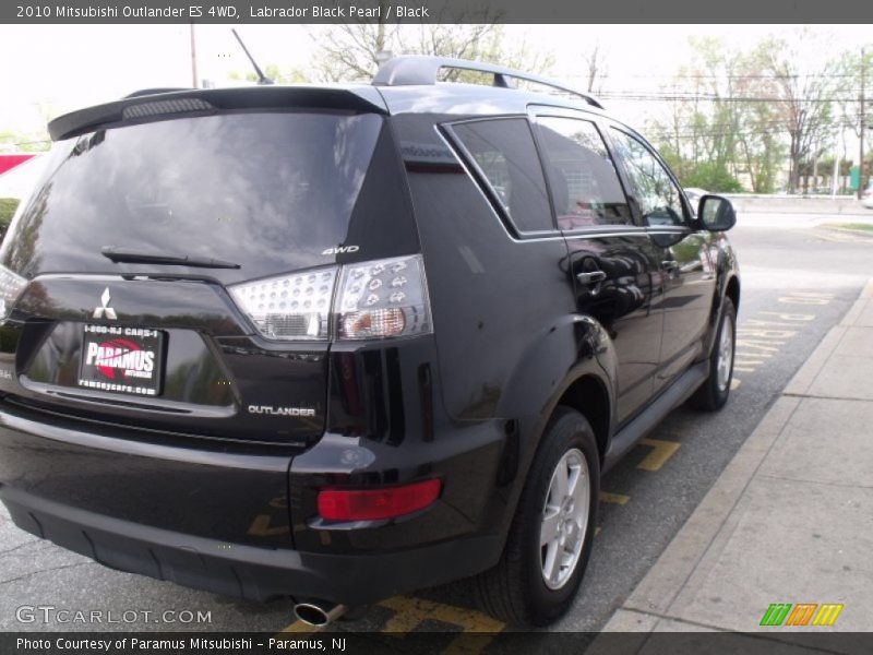 Labrador Black Pearl / Black 2010 Mitsubishi Outlander ES 4WD