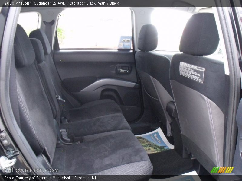 Labrador Black Pearl / Black 2010 Mitsubishi Outlander ES 4WD