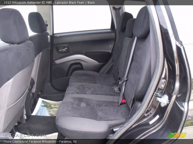 Labrador Black Pearl / Black 2010 Mitsubishi Outlander ES 4WD