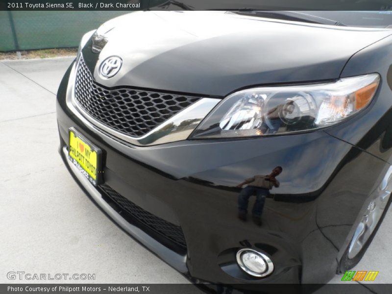 Black / Dark Charcoal 2011 Toyota Sienna SE