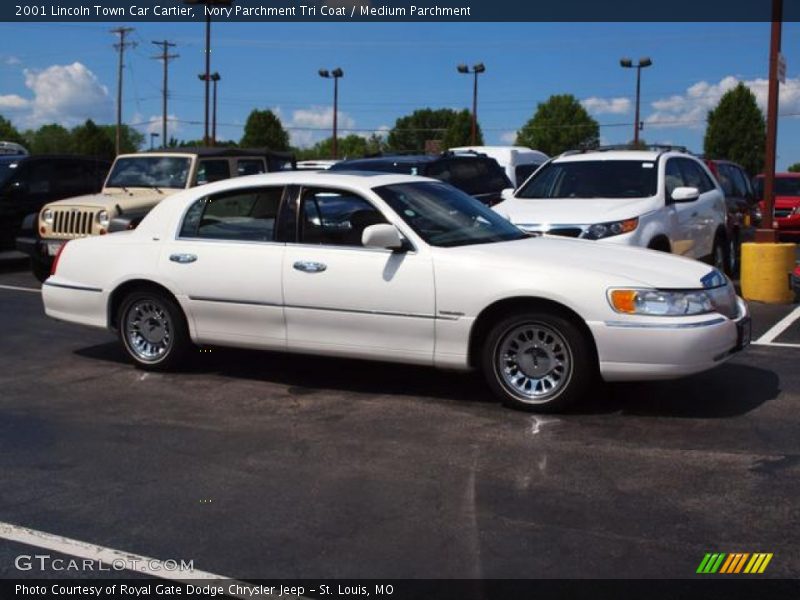 Ivory Parchment Tri Coat / Medium Parchment 2001 Lincoln Town Car Cartier