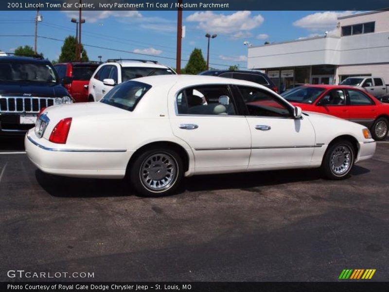 Ivory Parchment Tri Coat / Medium Parchment 2001 Lincoln Town Car Cartier