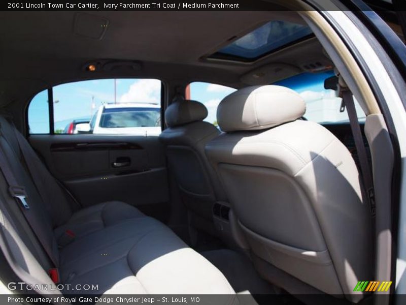 Ivory Parchment Tri Coat / Medium Parchment 2001 Lincoln Town Car Cartier