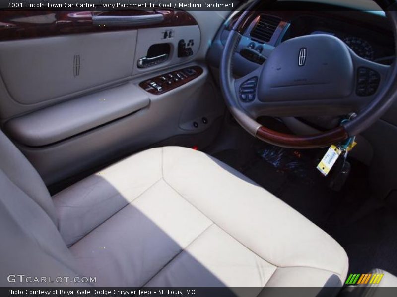 Ivory Parchment Tri Coat / Medium Parchment 2001 Lincoln Town Car Cartier