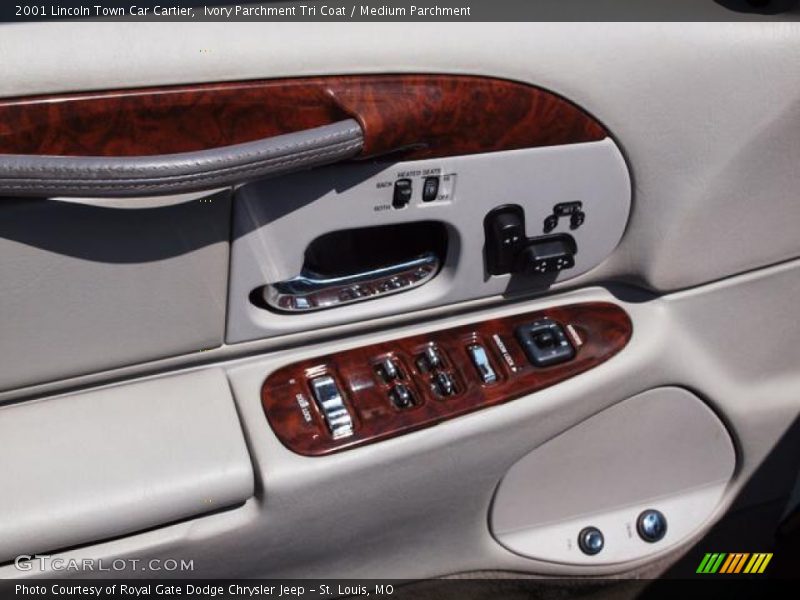 Ivory Parchment Tri Coat / Medium Parchment 2001 Lincoln Town Car Cartier