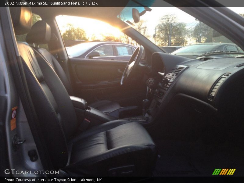 Sunlit Sand Metallic / Black 2002 Nissan Maxima SE
