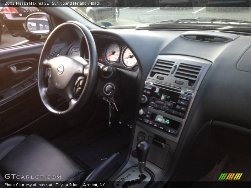 Sunlit Sand Metallic / Black 2002 Nissan Maxima SE