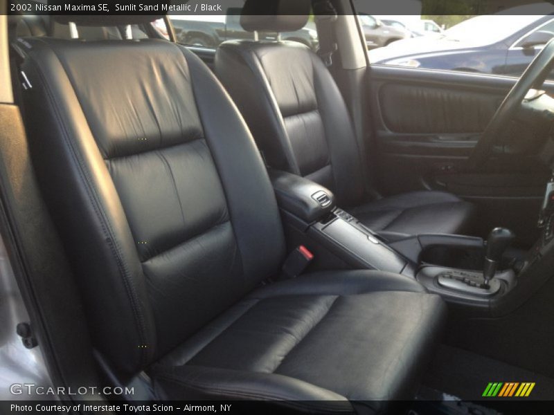 Sunlit Sand Metallic / Black 2002 Nissan Maxima SE