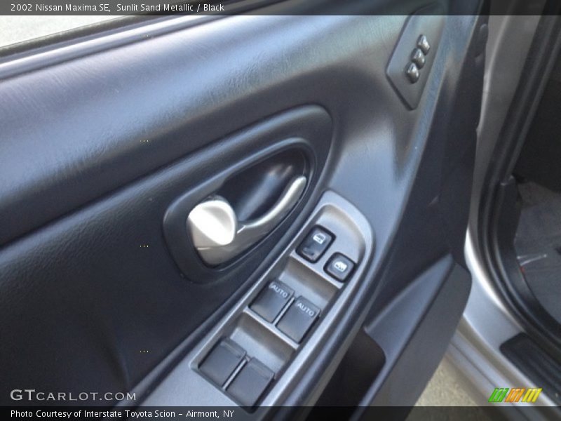Sunlit Sand Metallic / Black 2002 Nissan Maxima SE