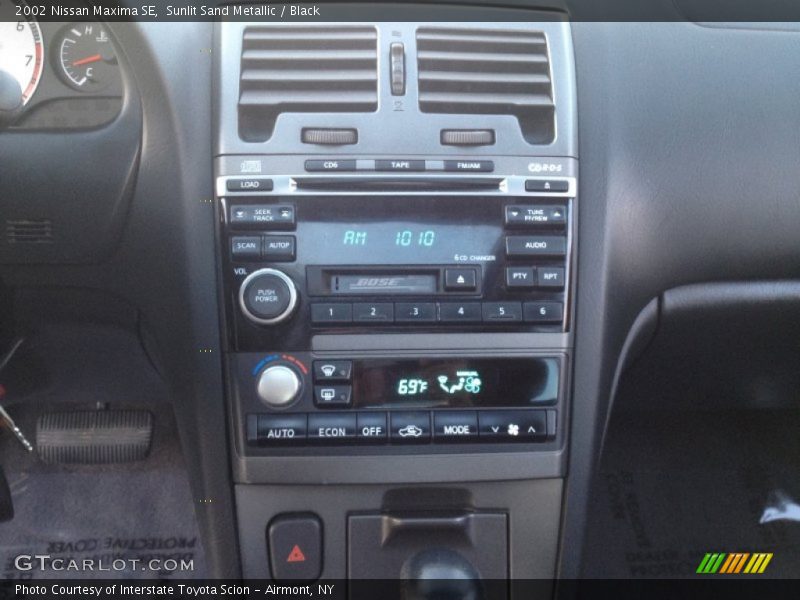 Sunlit Sand Metallic / Black 2002 Nissan Maxima SE