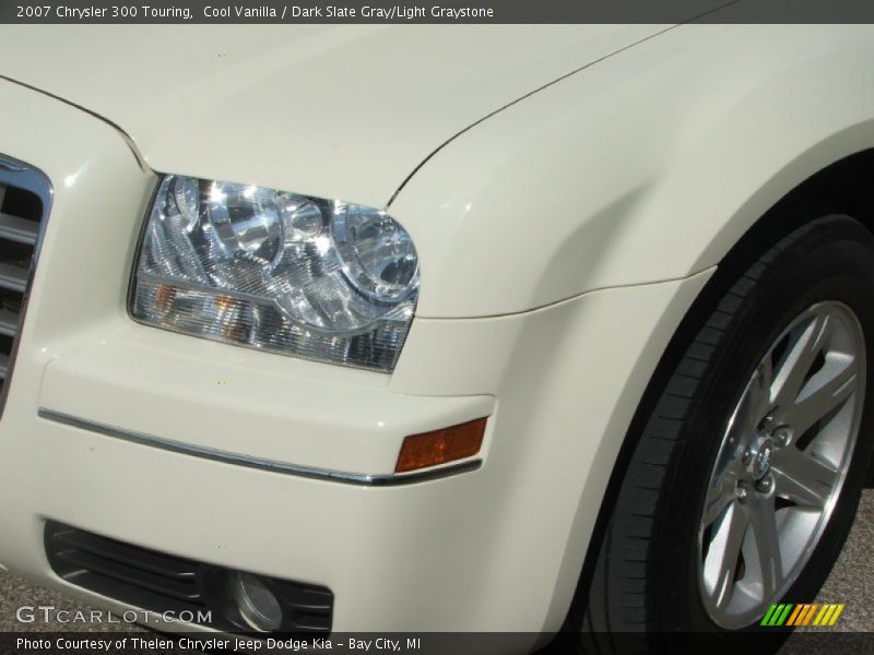 Cool Vanilla / Dark Slate Gray/Light Graystone 2007 Chrysler 300 Touring