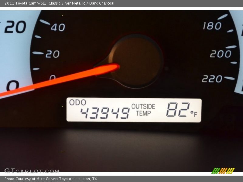 Classic Silver Metallic / Dark Charcoal 2011 Toyota Camry SE