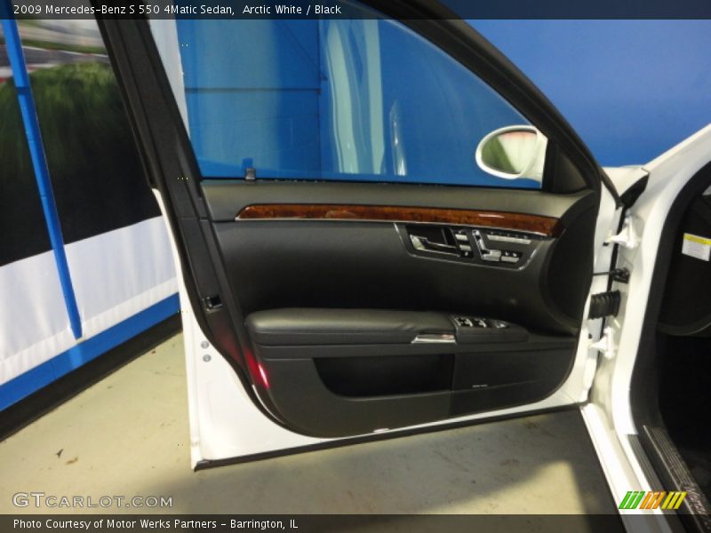 Arctic White / Black 2009 Mercedes-Benz S 550 4Matic Sedan