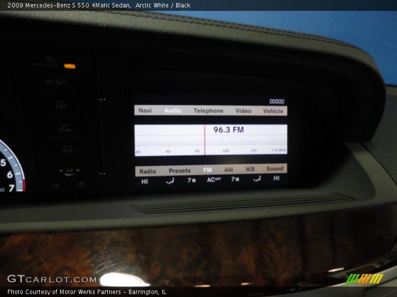 Arctic White / Black 2009 Mercedes-Benz S 550 4Matic Sedan