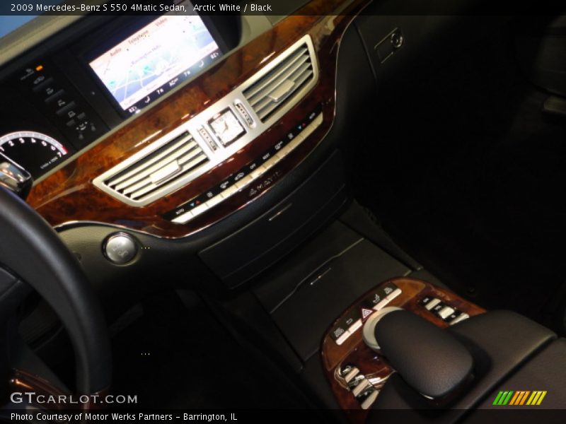 Arctic White / Black 2009 Mercedes-Benz S 550 4Matic Sedan