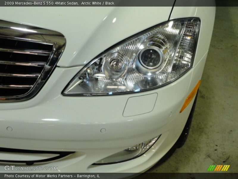 Arctic White / Black 2009 Mercedes-Benz S 550 4Matic Sedan