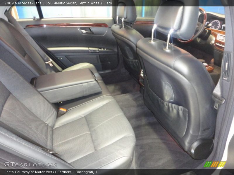 Arctic White / Black 2009 Mercedes-Benz S 550 4Matic Sedan
