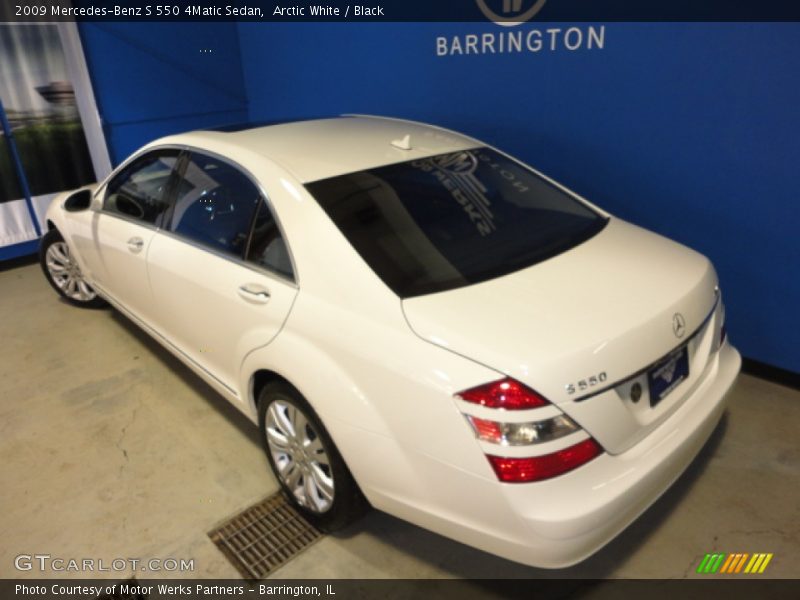 Arctic White / Black 2009 Mercedes-Benz S 550 4Matic Sedan