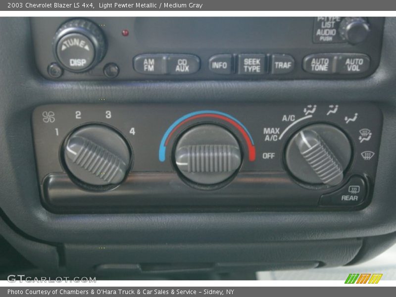 Light Pewter Metallic / Medium Gray 2003 Chevrolet Blazer LS 4x4