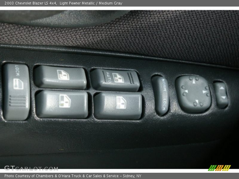 Light Pewter Metallic / Medium Gray 2003 Chevrolet Blazer LS 4x4