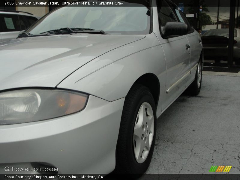 Ultra Silver Metallic / Graphite Gray 2005 Chevrolet Cavalier Sedan
