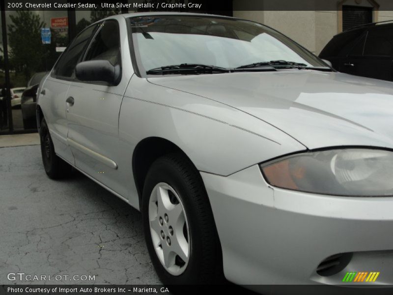 Ultra Silver Metallic / Graphite Gray 2005 Chevrolet Cavalier Sedan