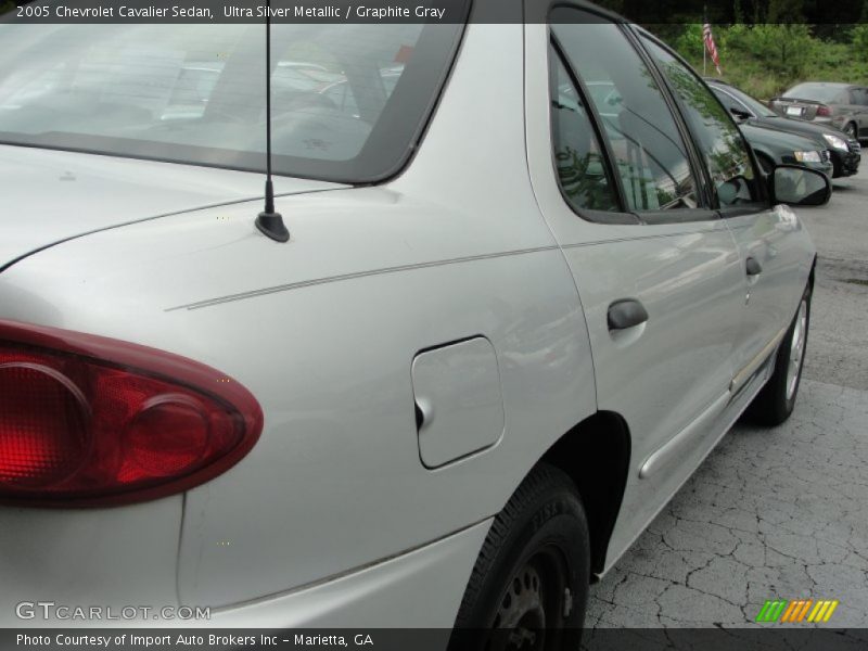 Ultra Silver Metallic / Graphite Gray 2005 Chevrolet Cavalier Sedan